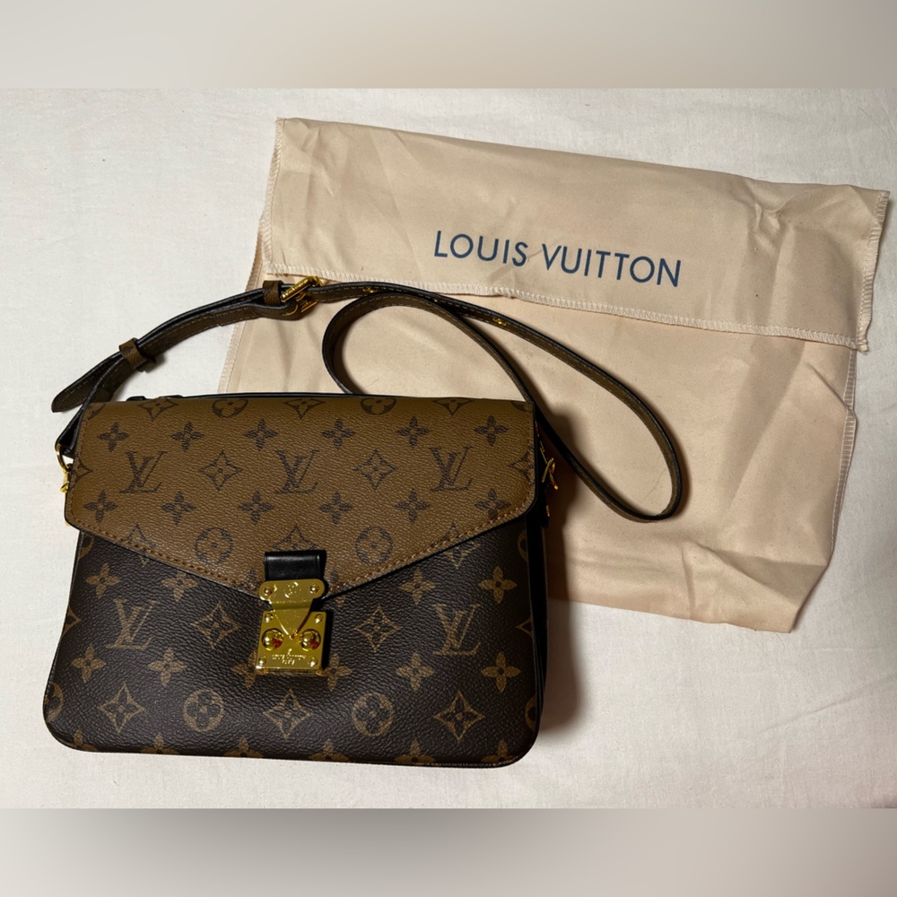 NEW LV look a like. This is not authentic.